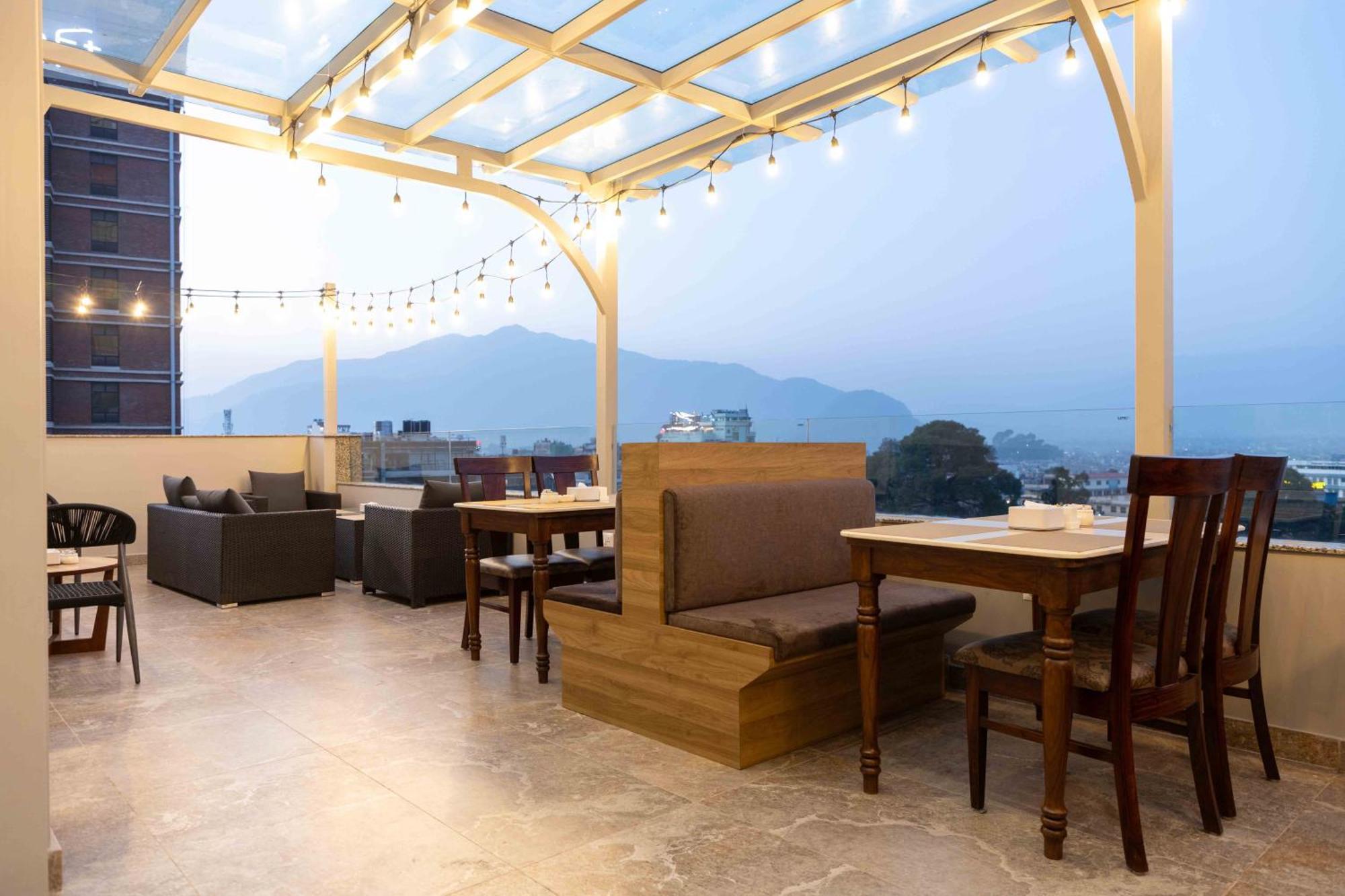 Shuvatara Suites & Spa, Thamel Катманду Екстериор снимка