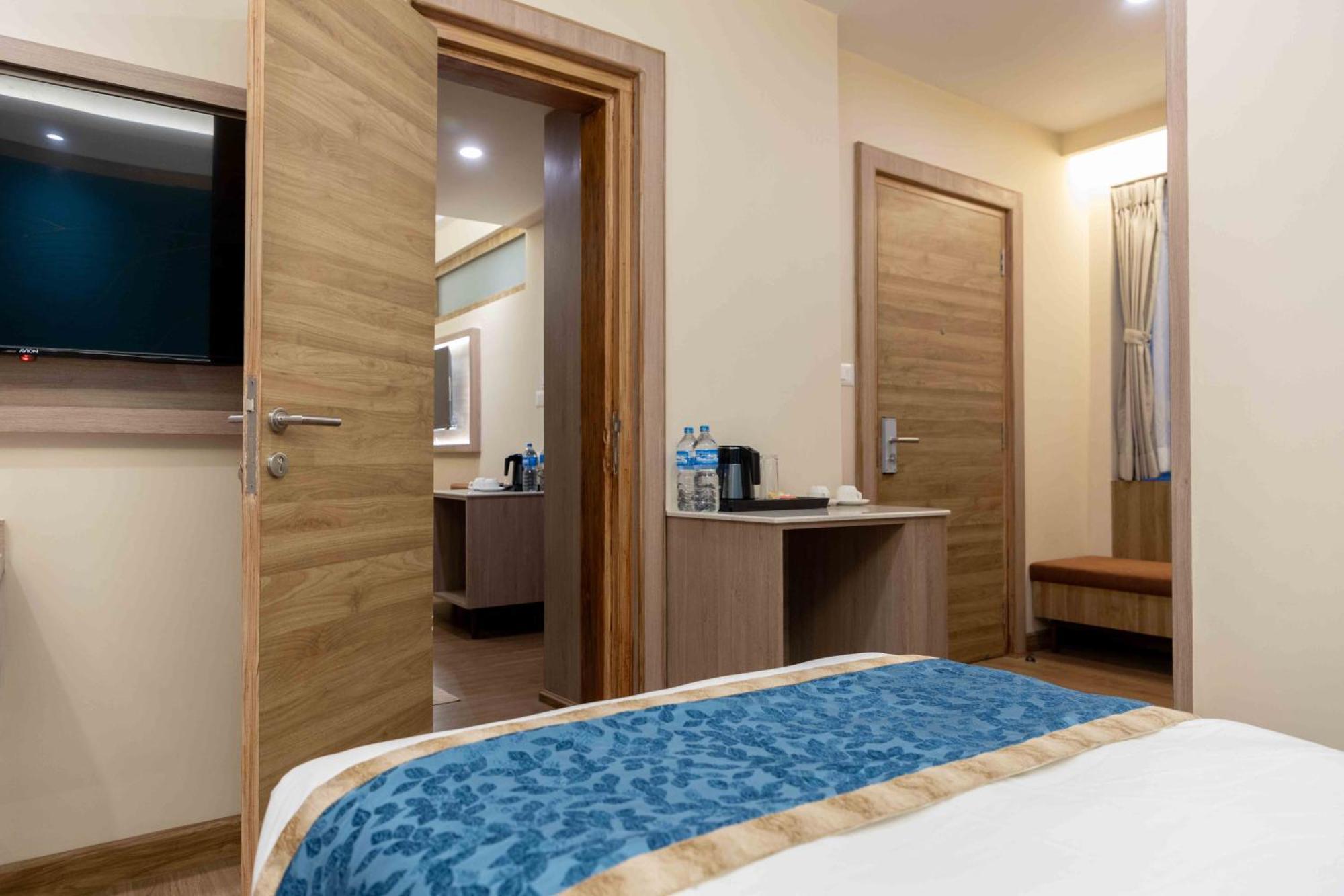 Shuvatara Suites & Spa, Thamel Катманду Екстериор снимка