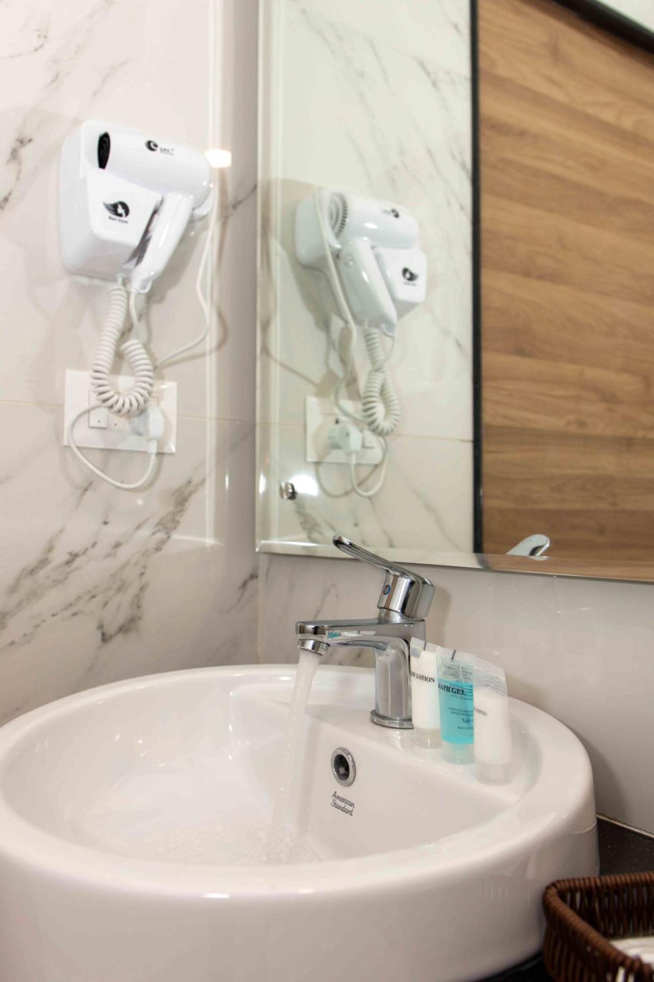 Shuvatara Suites & Spa, Thamel Катманду Екстериор снимка