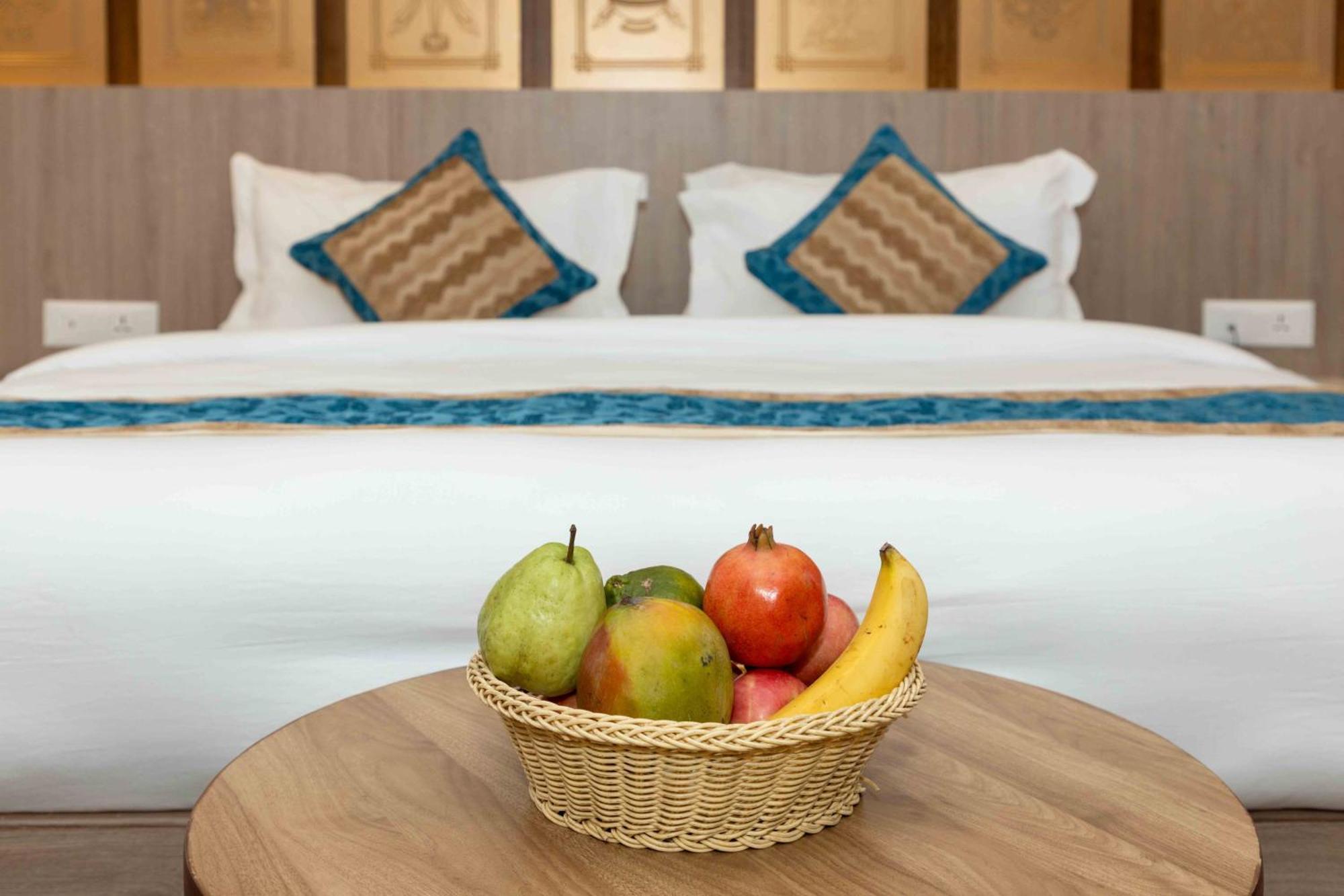 Shuvatara Suites & Spa, Thamel Катманду Екстериор снимка