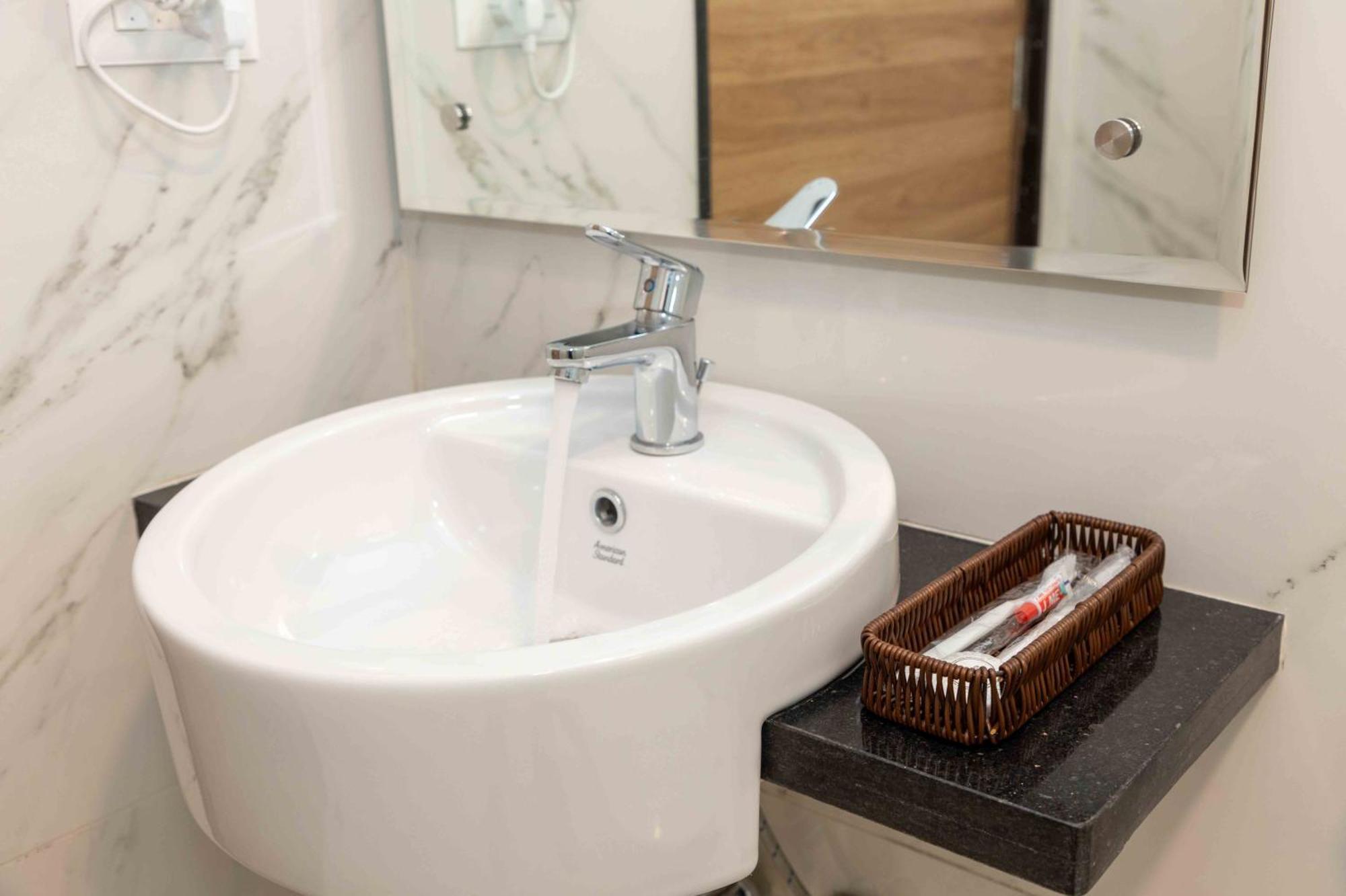 Shuvatara Suites & Spa, Thamel Катманду Екстериор снимка